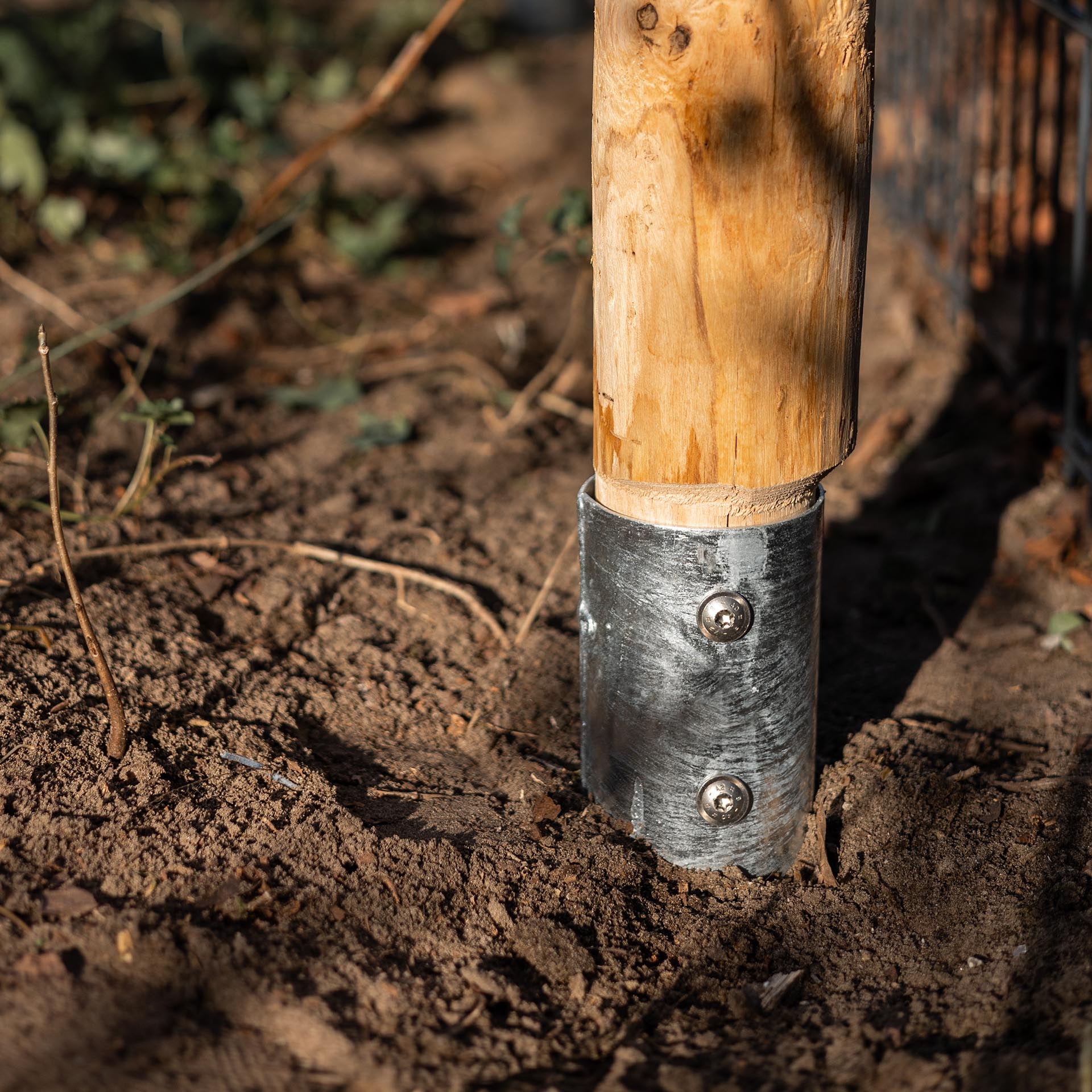 Einschlaghülse rund (80 mm) für teilgefräste Pfosten Post anchor round (81 mm) for milled and partially milled posts, galvanized, silver