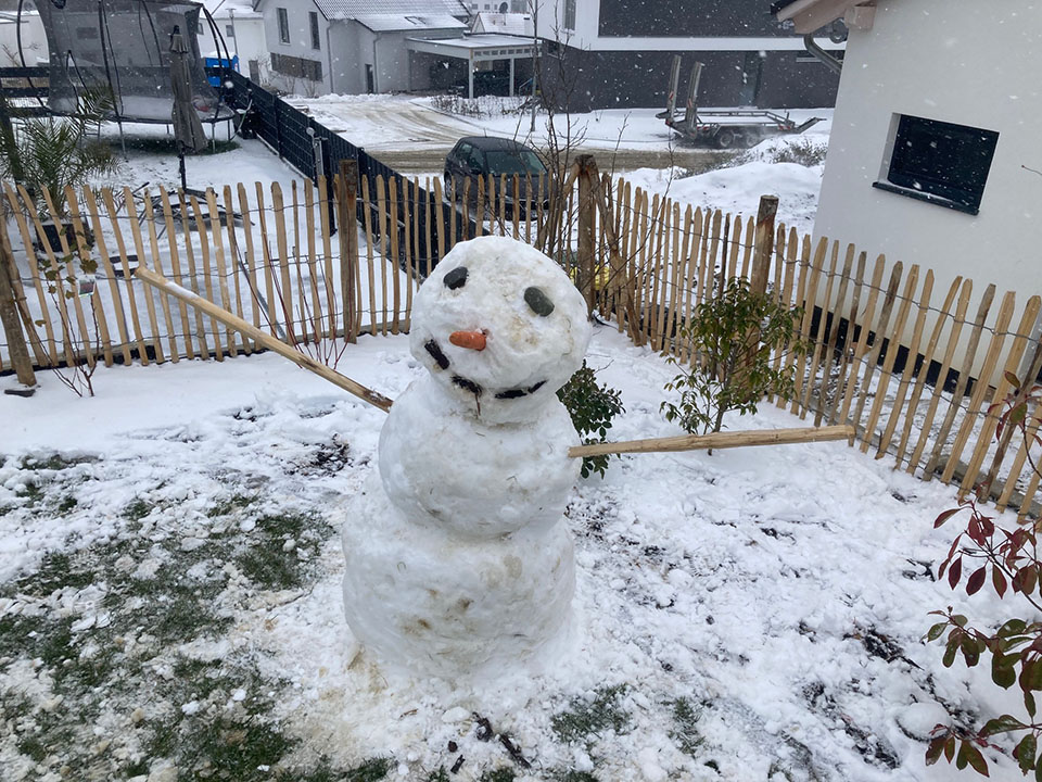 3011-1451 Englischer Staketenzaun mit Schneemann