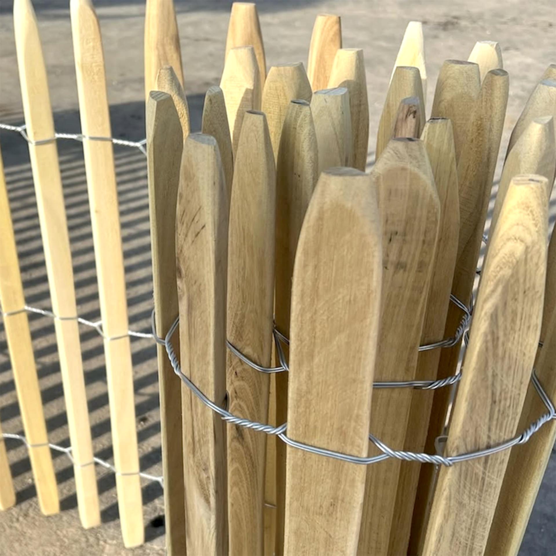 Premium Staketenzaun aus Robinie (geschliffen) - Länge 5 Meter, Höhe 150 cm, Lattenabstand 6-7 cm