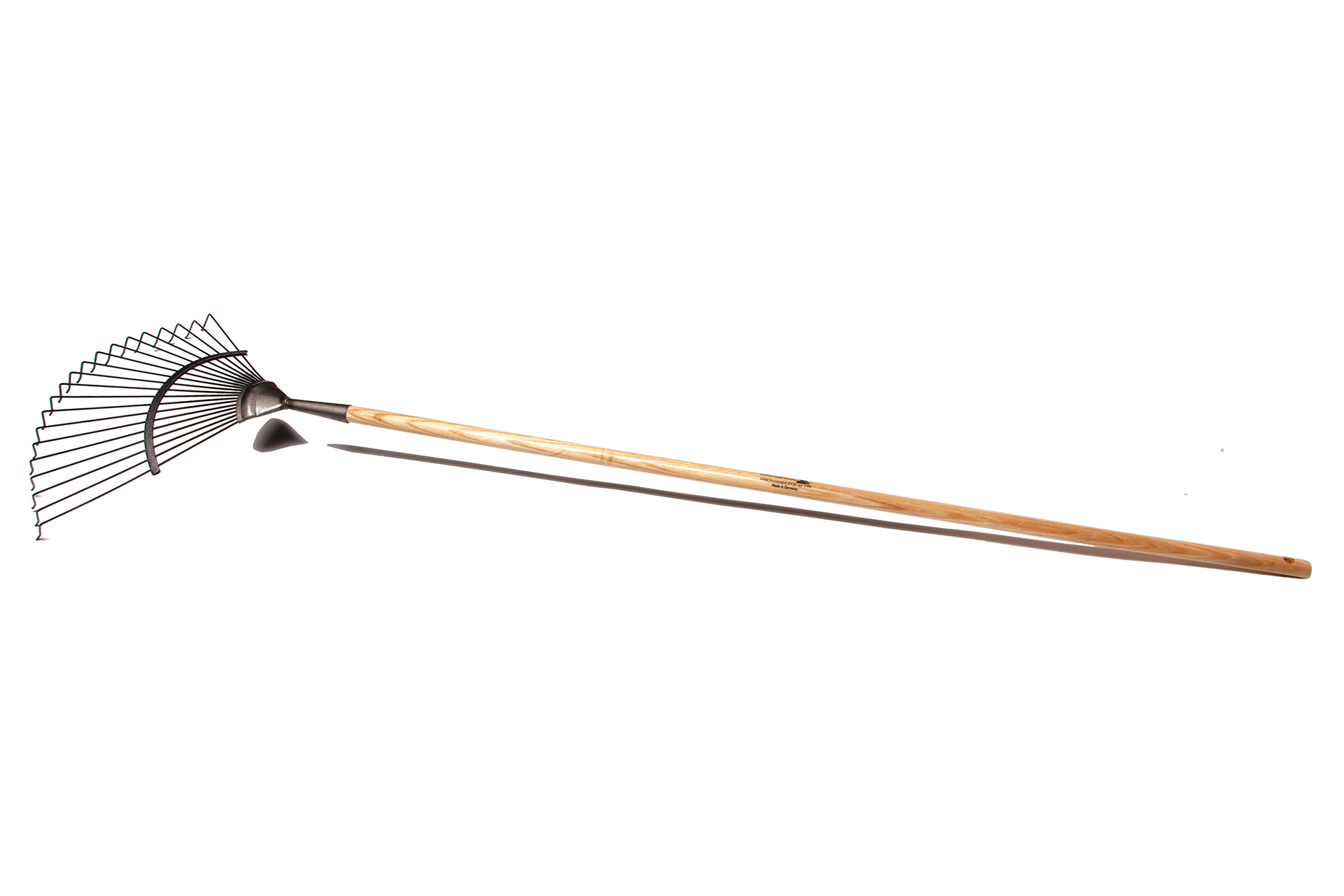 Krumpholz gazonhark 20 tanden met lange essen steel (150 cm) Krumpholz gazonhark 20 tanden met lange essen steel (150 cm)