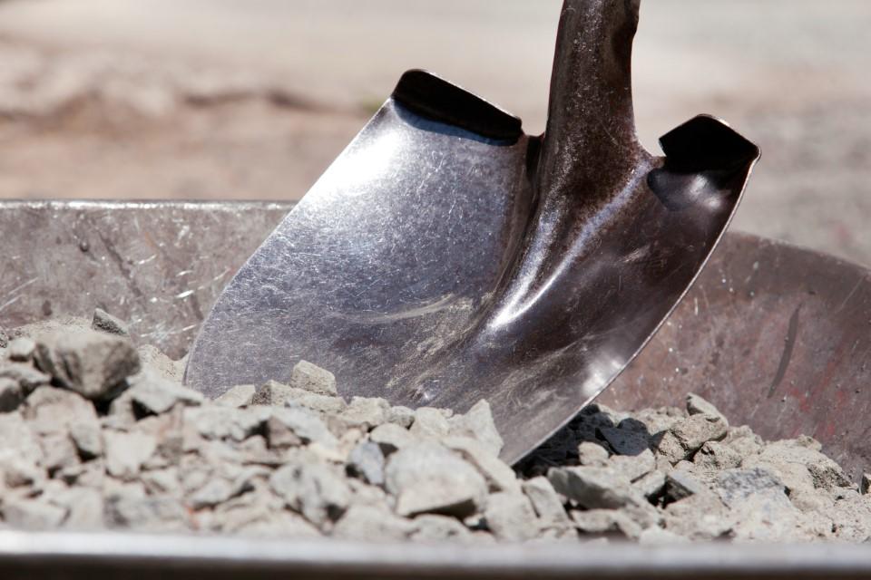 Krumpholz spade schop (210x280mm) met essenhouten steel (100cm) Krumpholz spade schop (210x280mm) met essenhouten steel (100cm)