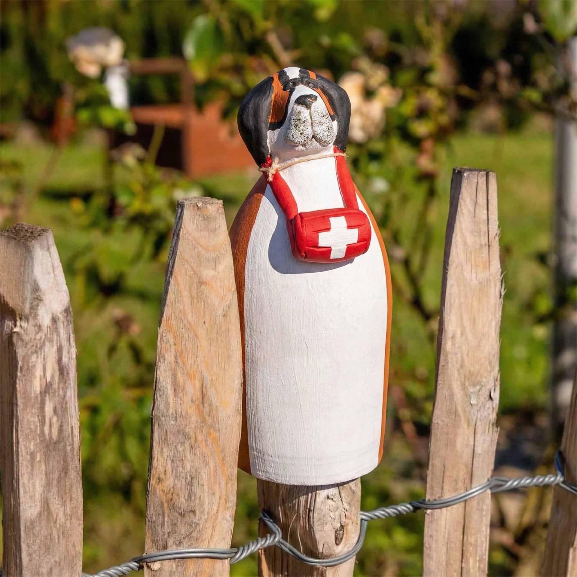 Zauntier, Zaunhocker Hund "Bernhard" mit Kreuz