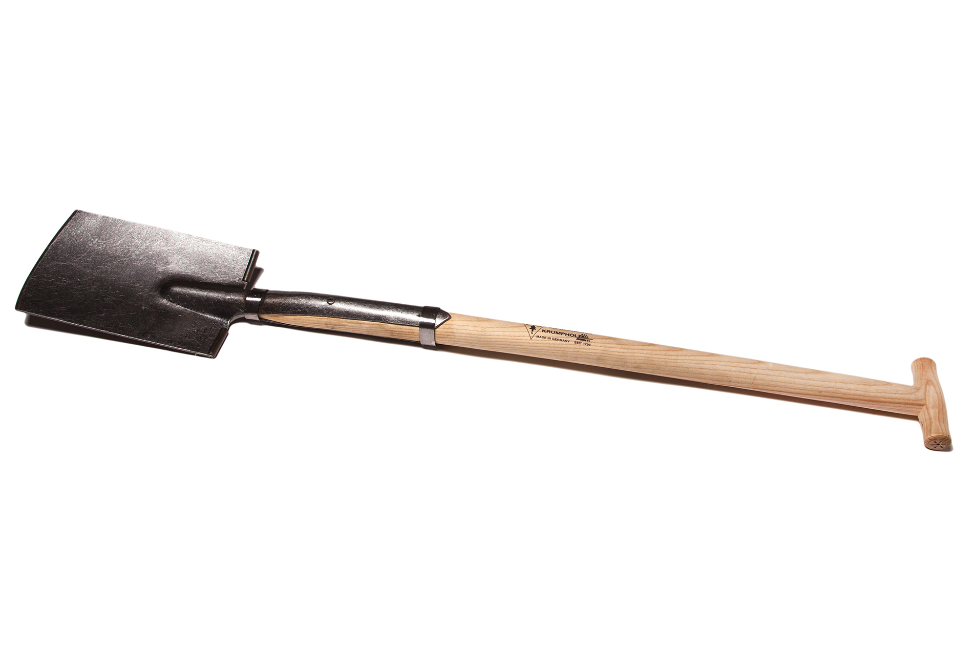 Krumpholz, Rodespaten (285x180x3,2mm) met 2 verstevigingsringen met essenhouten T-greep (920x45mm) Krumpholz, Rodespaten (285x180x3,2mm) met 2 verstevigingsringen met essenhouten T-greep (920x45mm)