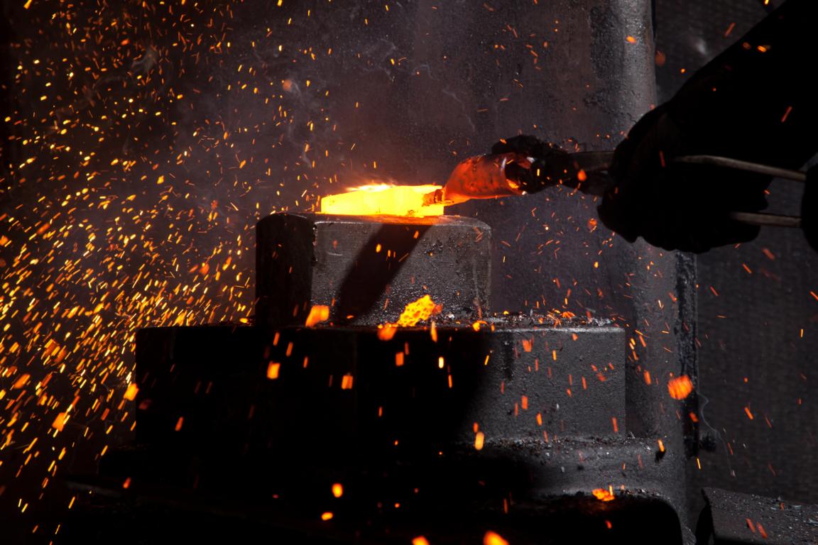 Krumpholz Gartenhäckchen (geschmiedet) mit rundem Auge, 1 Zinken (Herzform) und 130 cm Eschenstiel