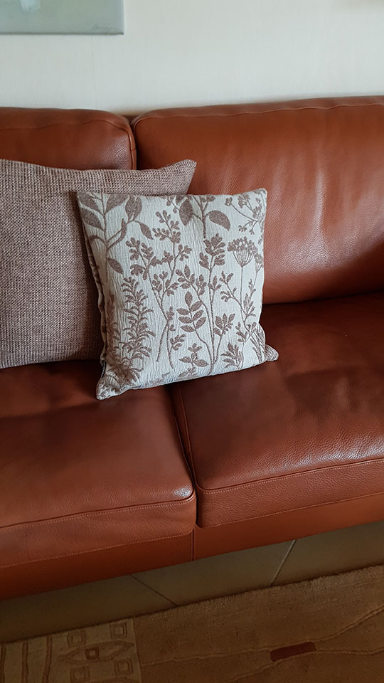 2611-1454 Kissenhülle auf Couch