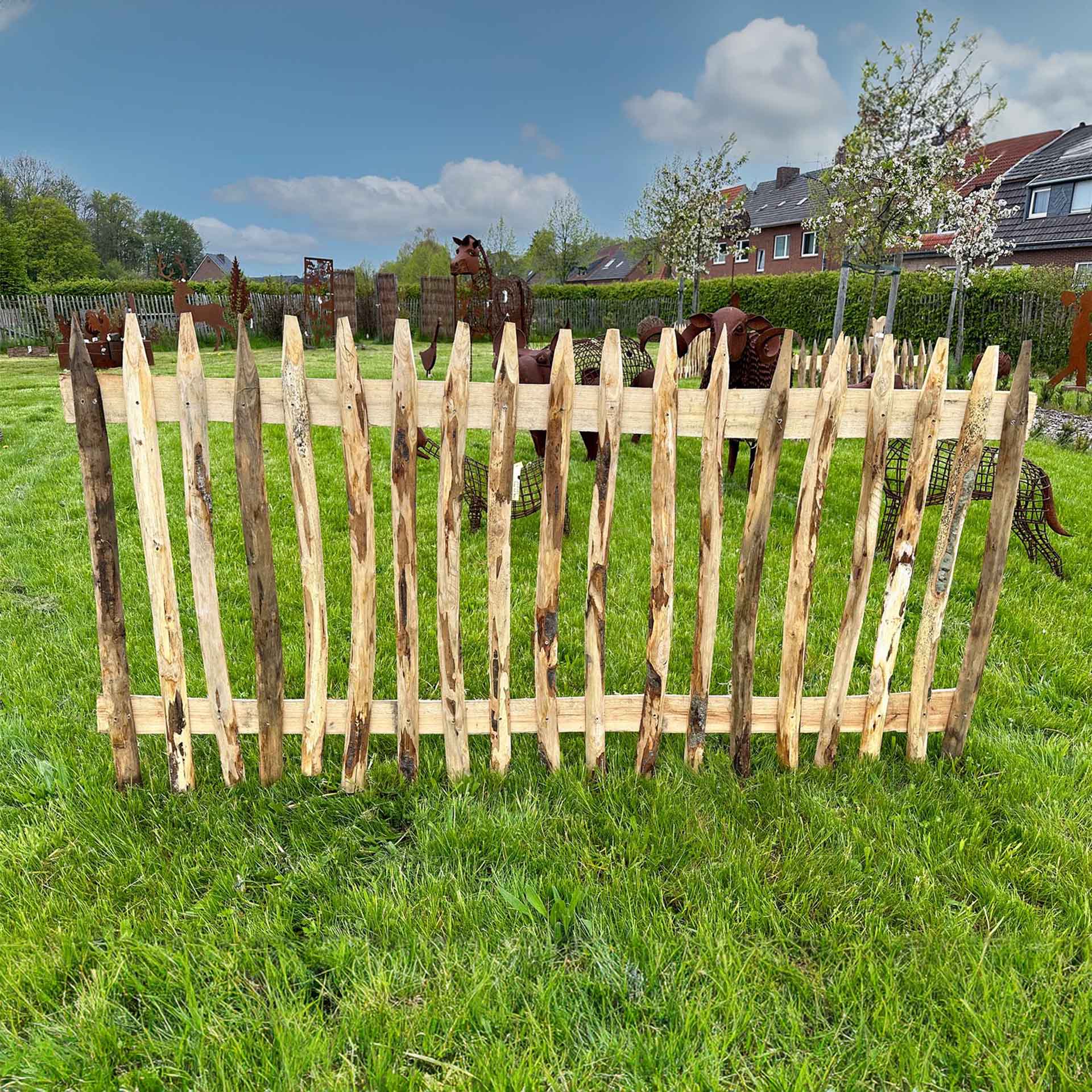 Lattenzaun / Staketenzaun-Element Kastanie - Länge 2m, Höhe 100 cm, Lattenbreite 4-6 cm Lattenzaun / Staketenzaun-Element Kastanie - Länge 2m, Höhe 100 cm, Lattenbreite 4-6 cm