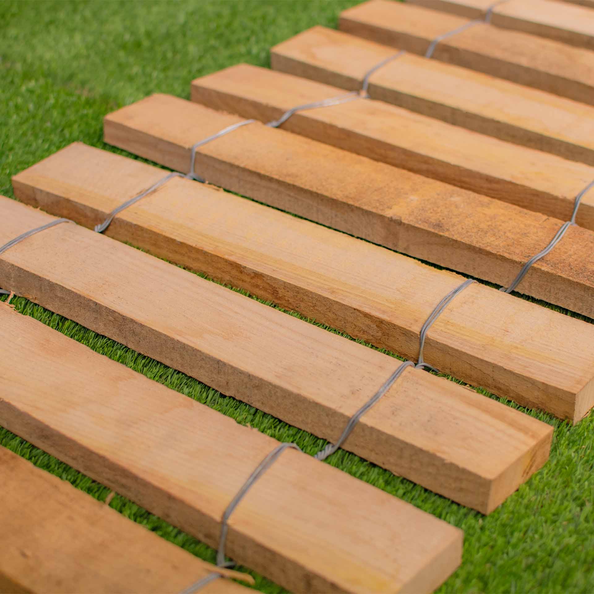Rollweg aus Holz, Edelkastanie - 5 Meter Rolle, Breite 50 cm Rollweg aus Holz, Edelkastanie - 5 Meter Rolle, Breite 100 cm