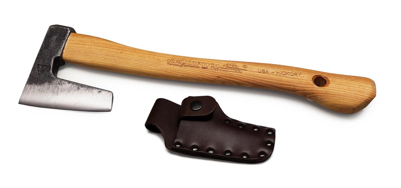 Krumpholz, jagersbijl met hickory koeienhuid handvat en leren beschermer Krumpholz, jagersbijl met hickory koeienhuid handvat en leren beschermer