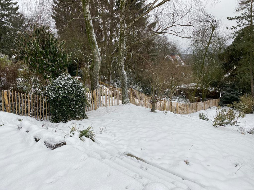 1412-1359 Staketenzaun englisch im Schnee