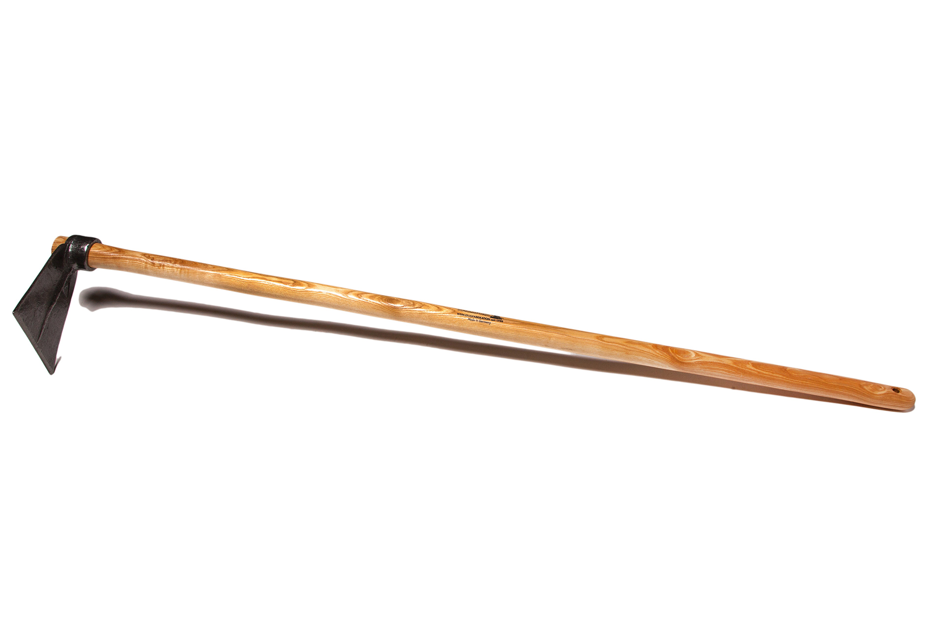 Krumpholz Harzer Hacke mit rundem Auge und lackiertem Eschenstiel (130 cm) Krumpholz Harzer Hacke mit rundem Auge und lackiertem Eschenstiel (130 cm)