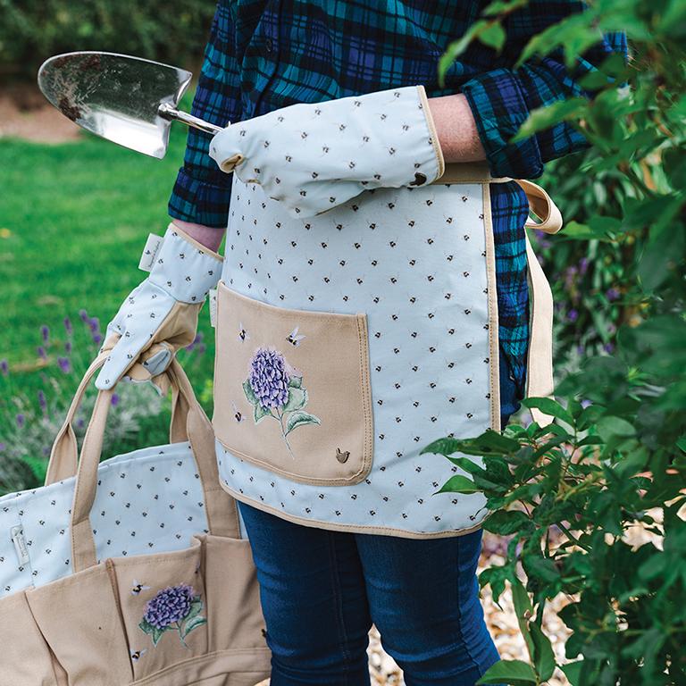 Wrendale Gartenschürze, Motiv Hummel und Hortensie "Hydrangea", hellblau/beige, 39x49cm, Gurtlänge 2,20m Wrendale Gartenschürze, Motiv Hummel und Hortensie "Hydrangea", hellblau/beige, 39x49cm, Gurtlänge 2,20m