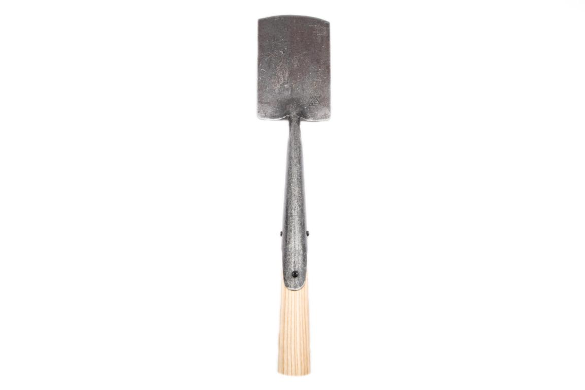Krumpholz Gärtnerspaten (aus einem Stück Stahl geschmiedet) "Englische Form" mit Eschen-T-Stiel (80 cm)