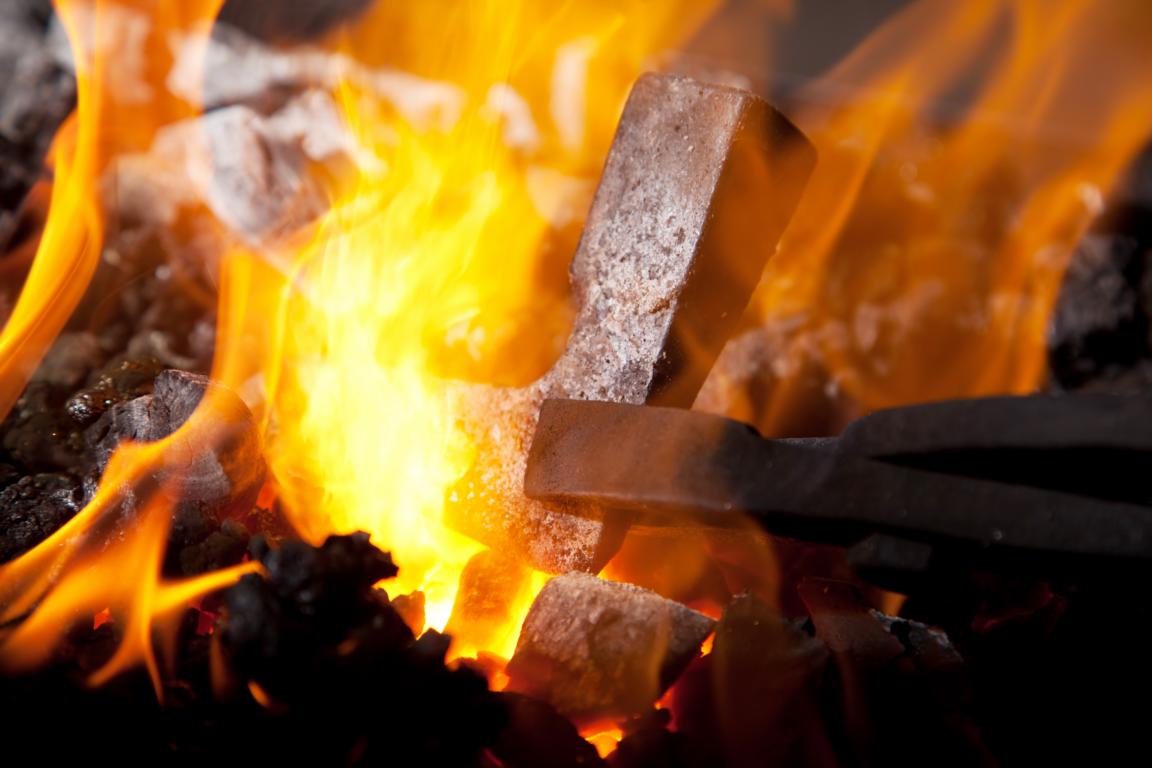 Krumpholz, Jägerbeil mit Hickory-Kuhfuß-Stiel und mit Lederschutz