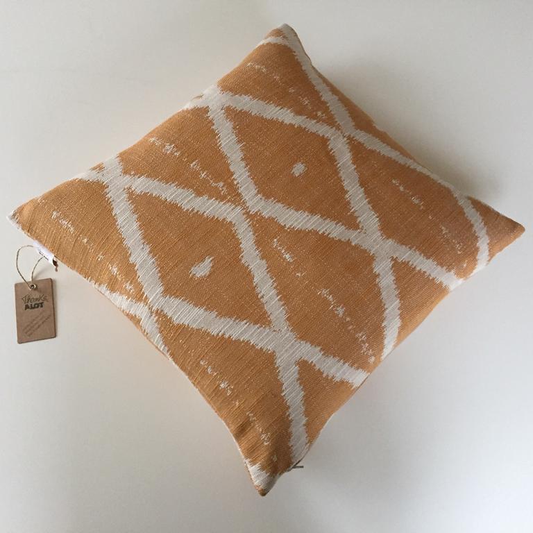 Benee kussenhoes, ruitpatroon, geel/natuur, 50x50cm Benee kussenhoes, ruitpatroon, geel/natuur, 50x50cm